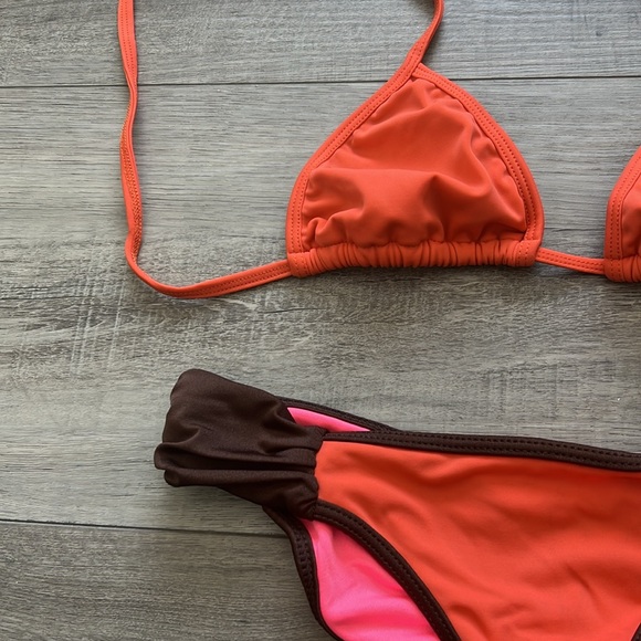 Bikinis - Picture 3 of 7